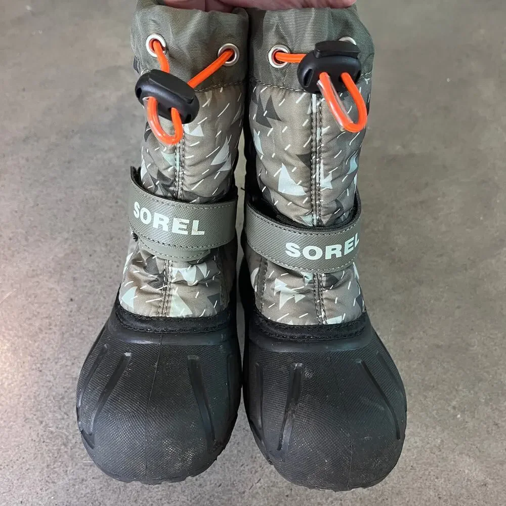Sorel Slurry Green triangle Snow boots boys Toddler size 11 outdoor shoes